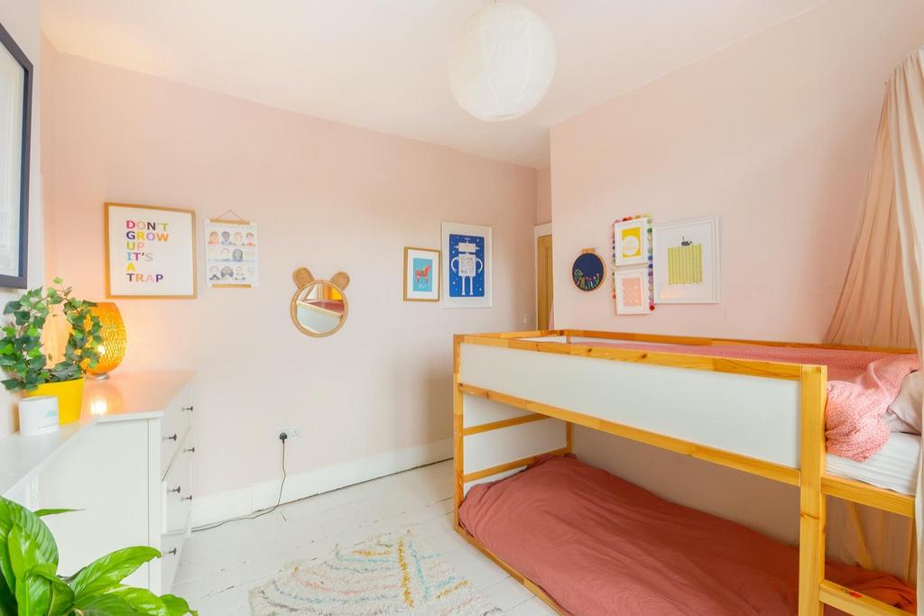 EUNEVAYREBESOR10 - Bedroom A.jpg