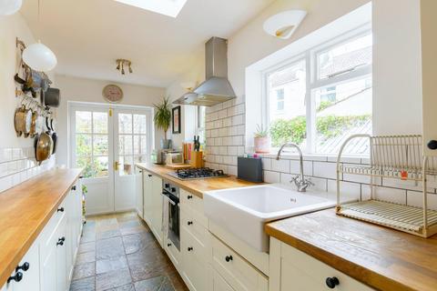 1 Rosebery Avenue, Bristol, BS2 9TW