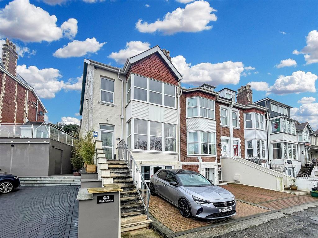 Youngs Park Road, Paignton 1 bed apartment £125,000