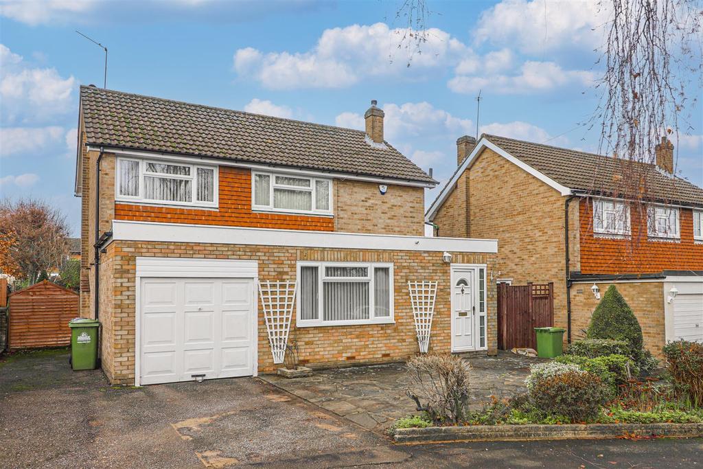Rochford Close, Turnford 4 bed detached house £689,000