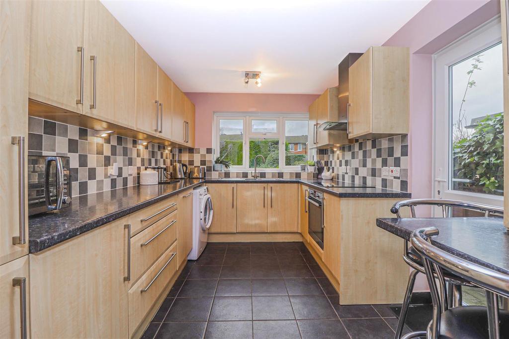 Rochford Close, Turnford 4 bed detached house £689,000