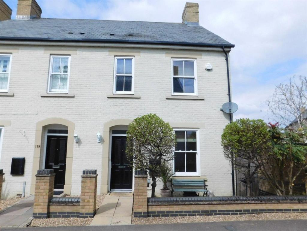 Bronte Avenue, Fairfield, Hitchin, Herts SG5 4FT 3 bed end of terrace