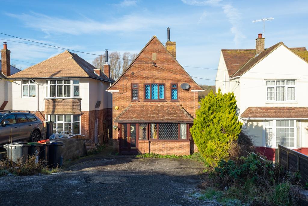 Ashford Road, Canterbury 3 bed detached house £550,000