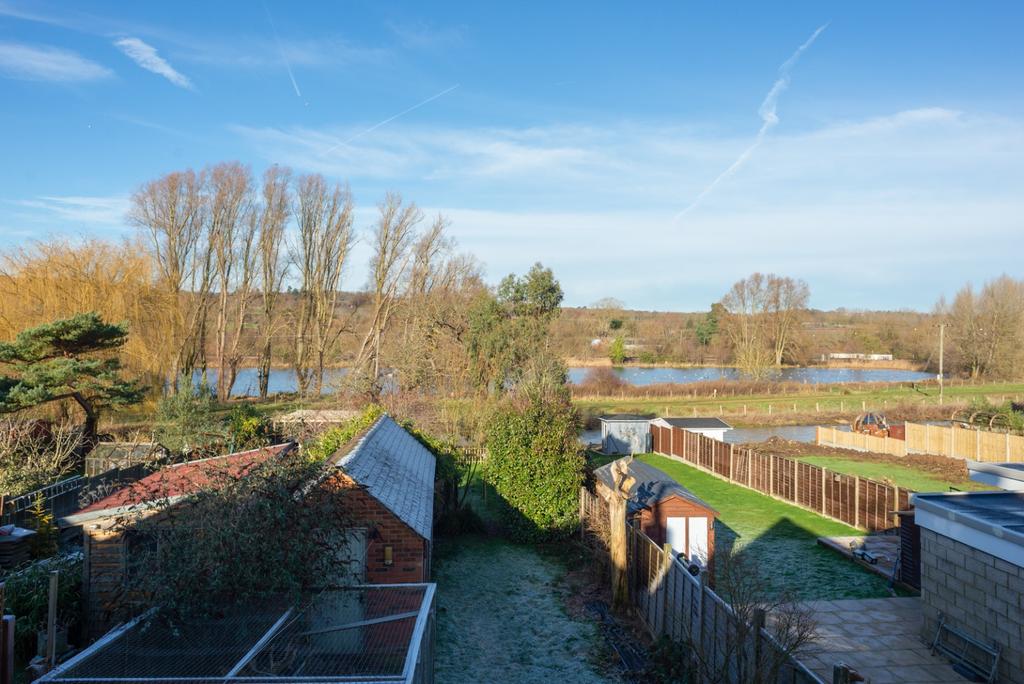 Ashford Road, Canterbury 3 bed detached house £550,000