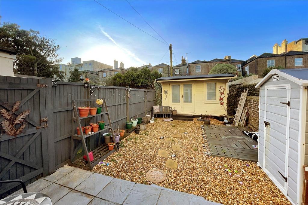 Western Road, Littlehampton, West Sussex 4 bed detached house £415,000