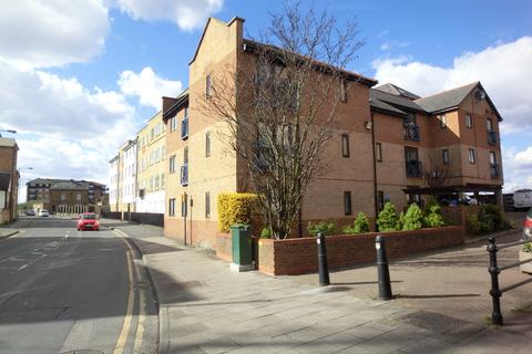 Studio to rent, Crawley Court, West Street, Gravesend, Kent, DA11 0BE