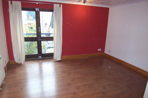Studio to rent, Crawley Court, West Street, Gravesend, Kent, DA11 0BE