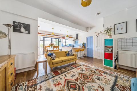 88 Fordel Road, London, SE6 1XR