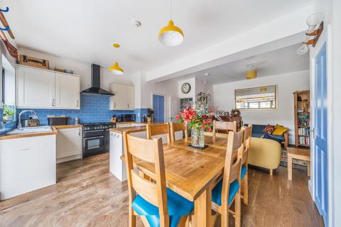 88 Fordel Road, London, SE6 1XR