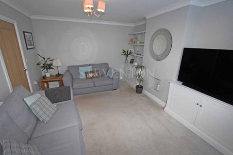 16 Chestnut Way, Wolverhampton, WV3 8AE