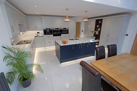 16 Chestnut Way, Wolverhampton, WV3 8AE