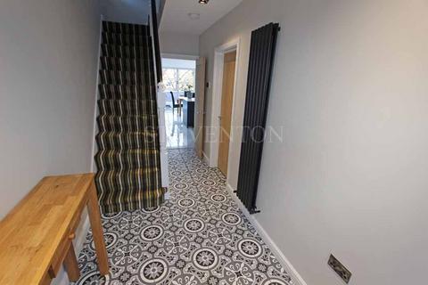 16 Chestnut Way, Wolverhampton, WV3 8AE