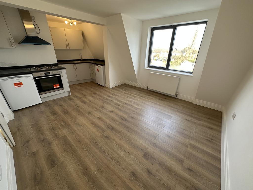 Barge Drive, Southall, Greater London, UB2 2 bed apartment £1,500 pcm (£346 pw)