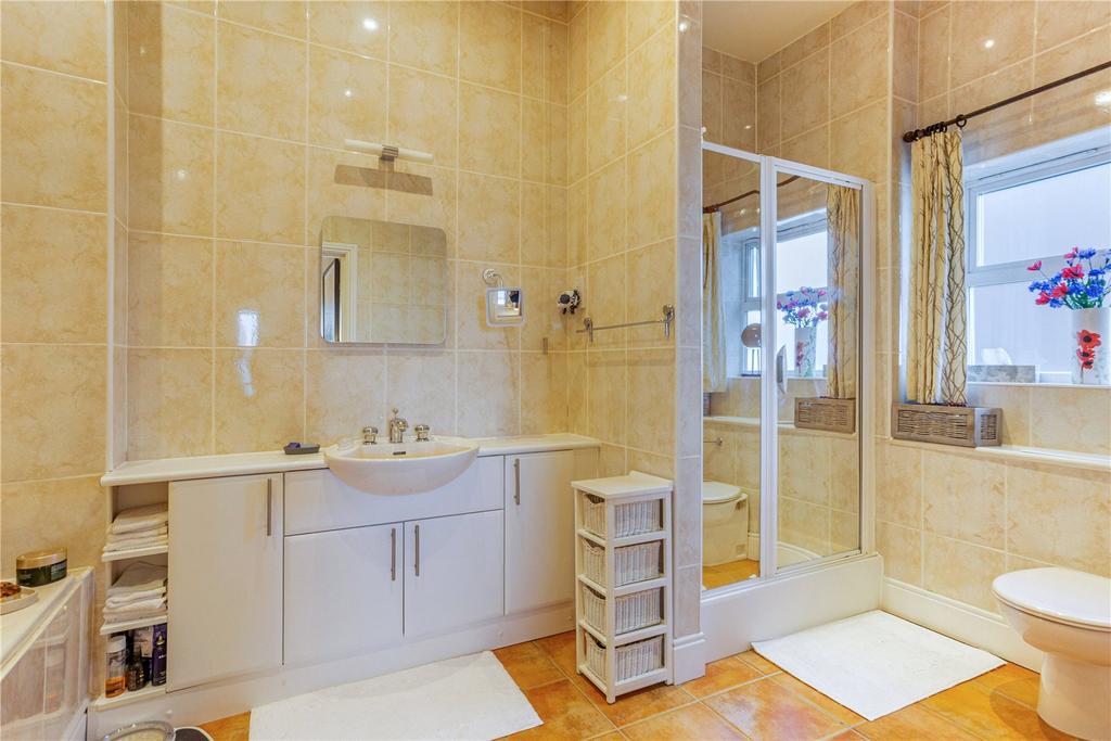 En Suite Bathroom