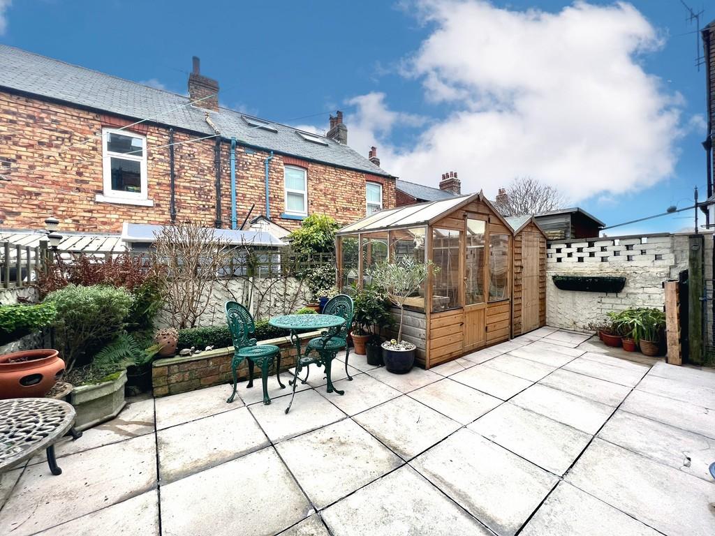 Tennyson Avenue, Scarborough 3 bed semidetached house £170,000