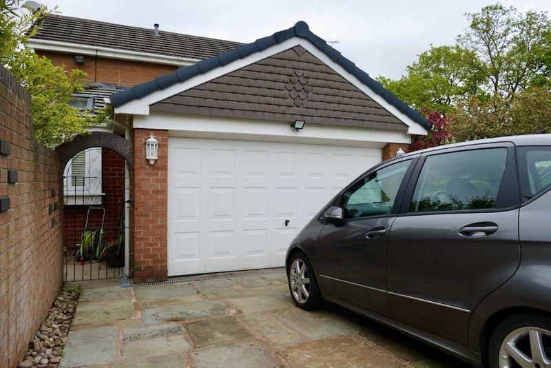 Garage/Driveway