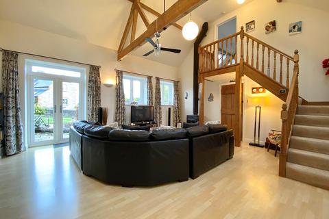 4 bedroom barn conversion for sale - Littleworth, Oxfordshire, SN7