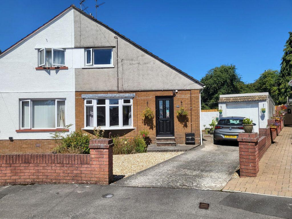 Glenwood Close, Coychurch, Bridgend 3 bed semi-detached house - £250,000