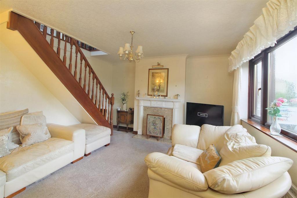 Huddersfield Road, Shelley, Huddersfield 3 bed detached bungalow for