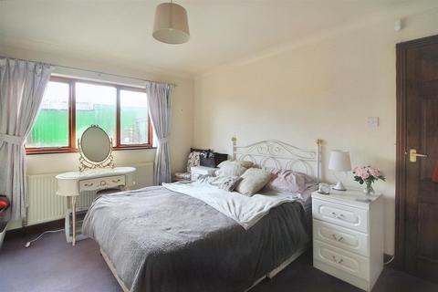 3 bedroom detached bungalow for sale, Huddersfield Road, Shelley, Huddersfield