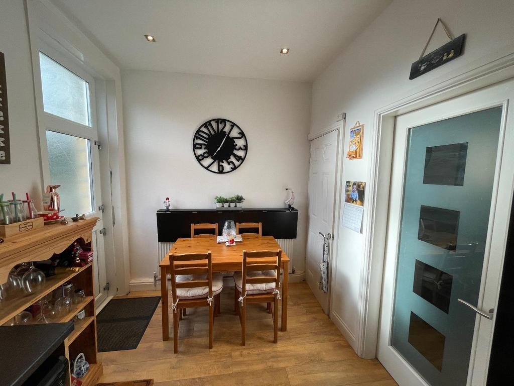 Dining kitchen
