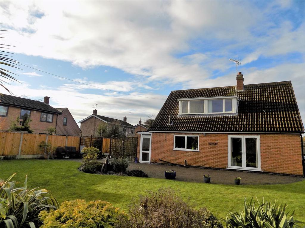 Orchard Close, East Bridgford, Nottingham 3 bed detached bungalow for