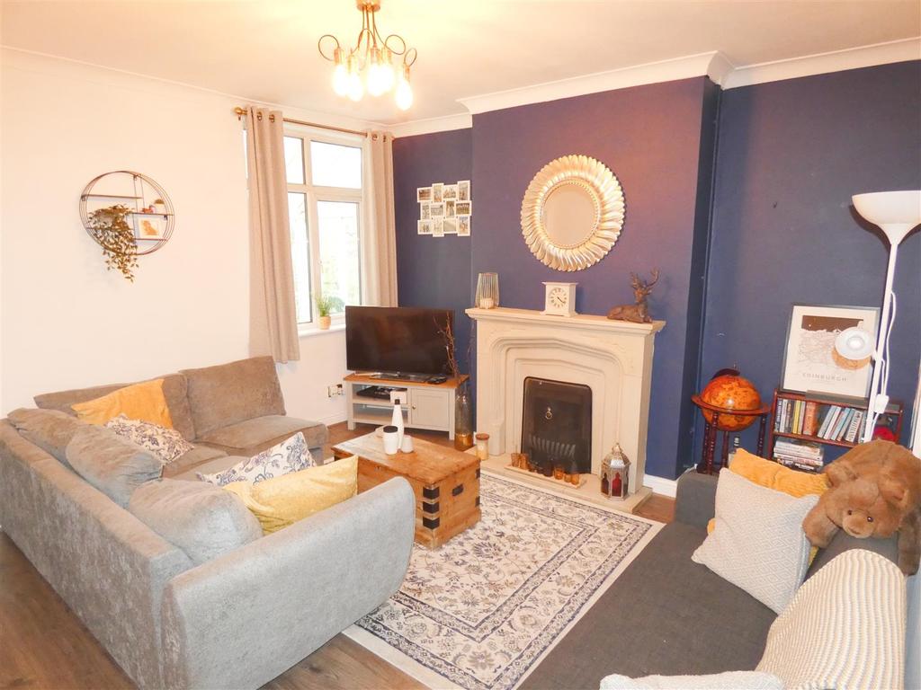High Street, Alsagers Bank... 3 bed semidetached house £180,000