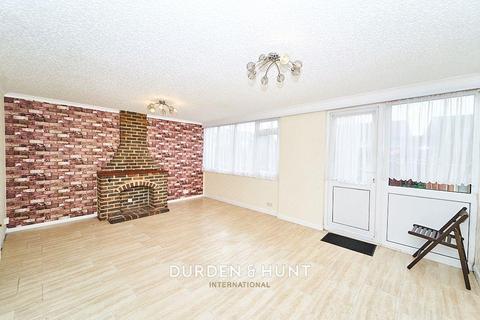20 Taylor Close, Romford, RM5 2LR