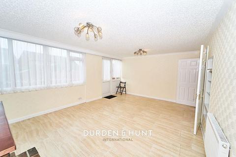 20 Taylor Close, Romford, RM5 2LR