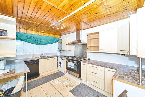 20 Taylor Close, Romford, RM5 2LR