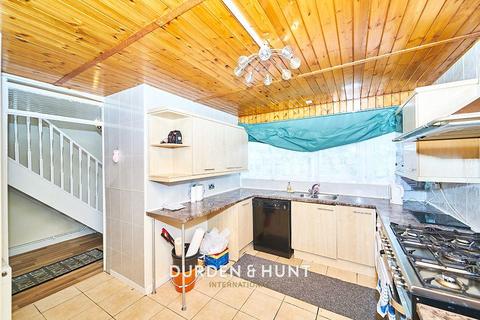 20 Taylor Close, Romford, RM5 2LR