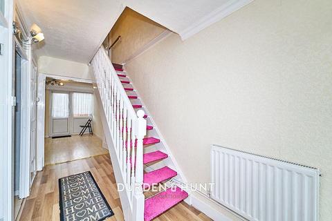 20 Taylor Close, Romford, RM5 2LR