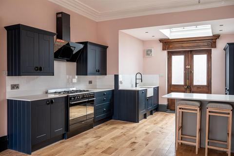 6 bedroom house for sale, Fulford Road, York, YO10 4BE