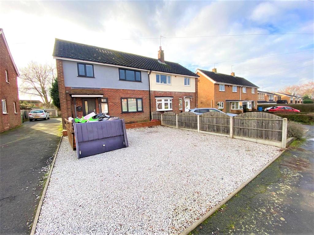 Sytch Lane, Wombourne, Wolverhampton 3 bed house £950 pcm (£219 pw)