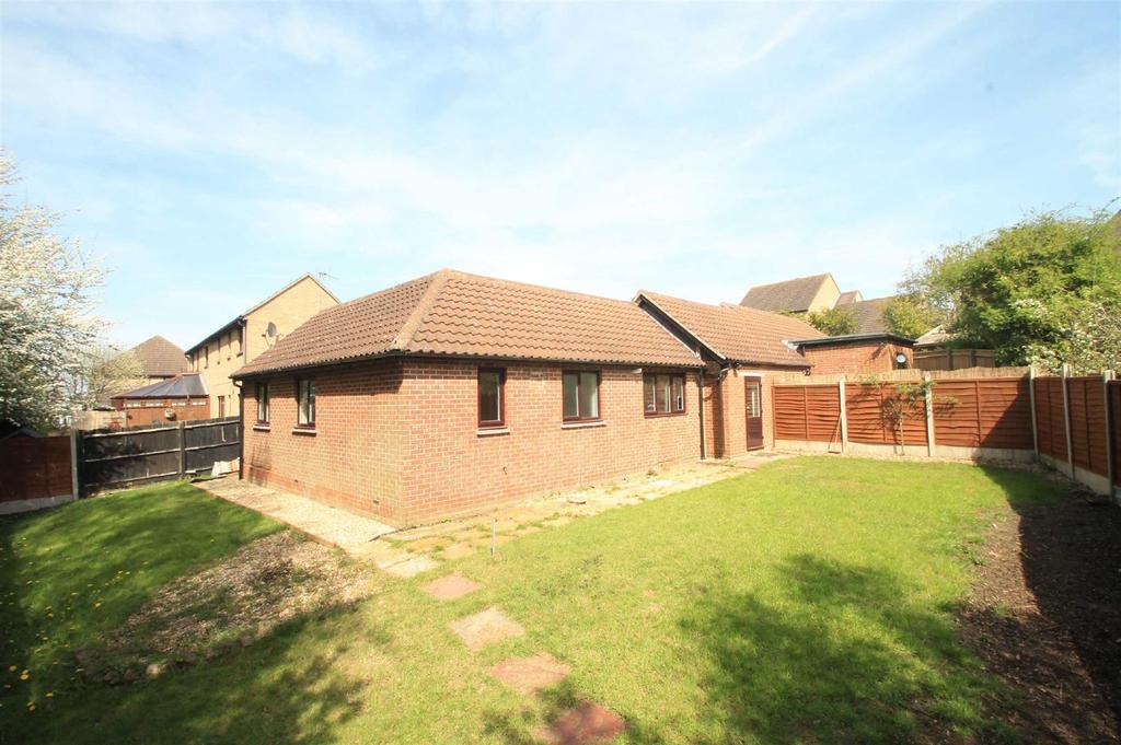 Robertson Close, Shenley Church End 3 bed semidetached bungalow £