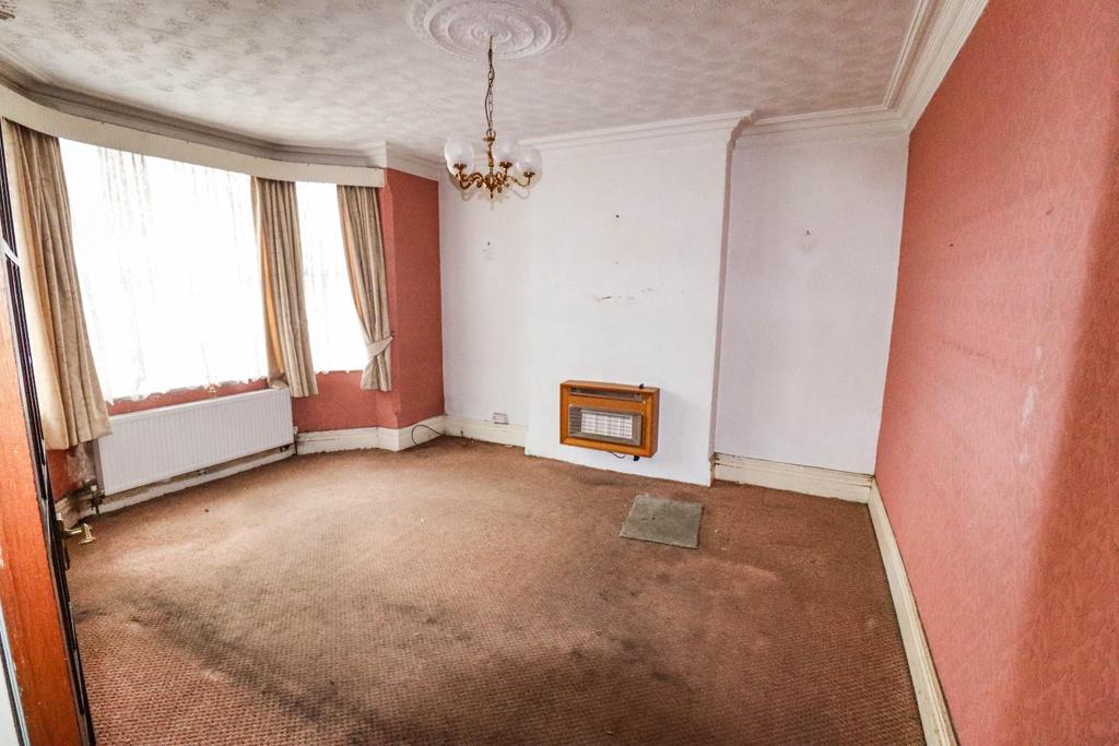 Manor Court Road, Nuneaton 4 bed semidetached house £250,000