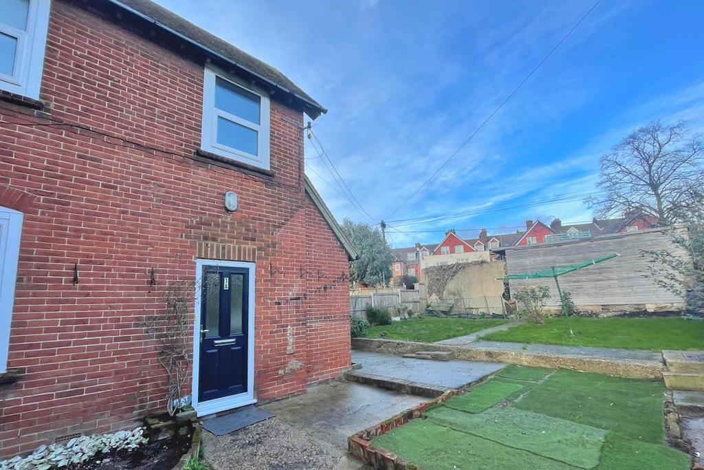 5 Northwood Road, Whitstable 1 bed ground floor flat £850 pcm (£196 pw)