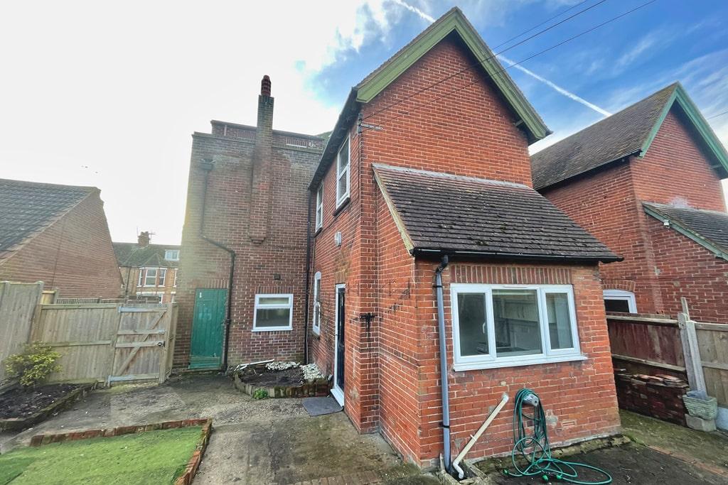 5 Northwood Road, Whitstable 1 bed ground floor flat £850 pcm (£196 pw)