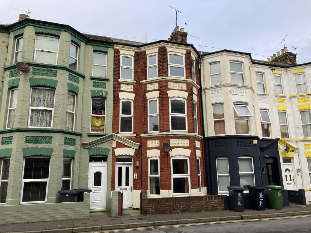Rodney Road, Great Yarmouth, Norfolk 3 bed flat £125,000