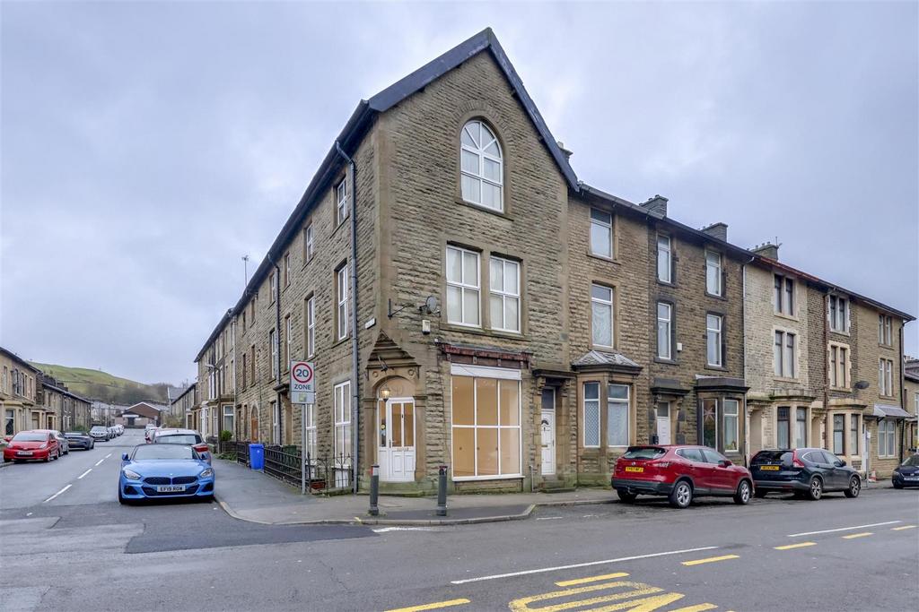 Manchester Road, Haslingden, Rossendale Shop £900 pcm (£208 pw)