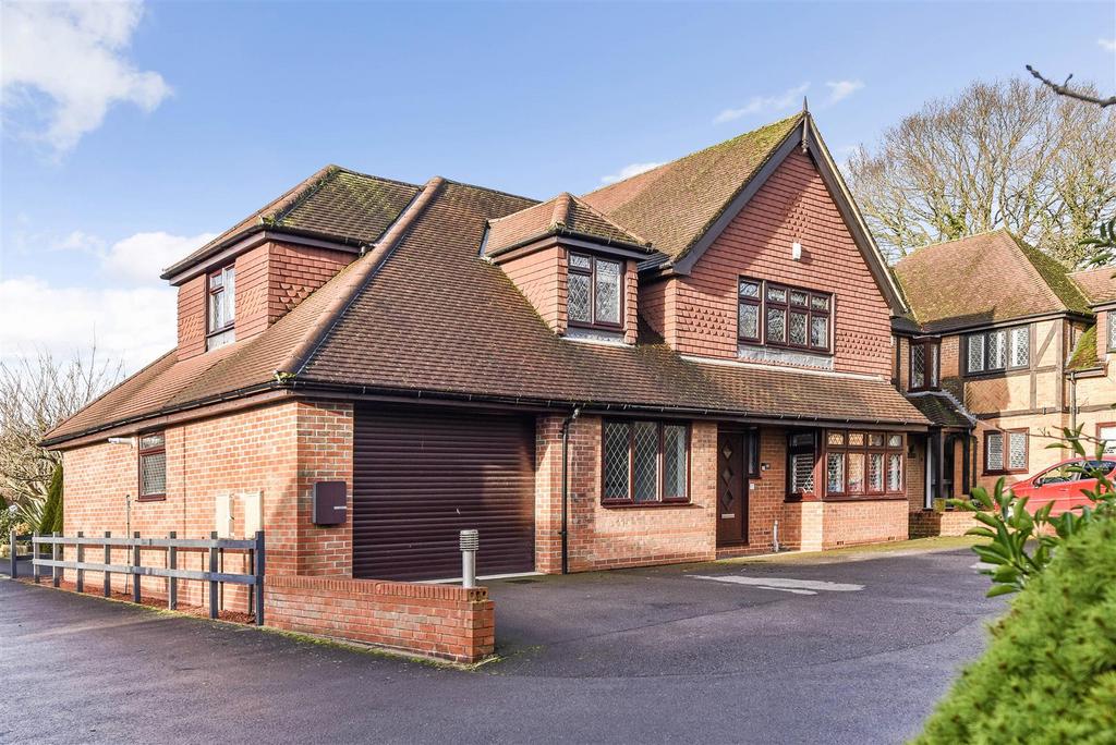 Horndean, Hampshire 5 bed detached house for sale £675,000