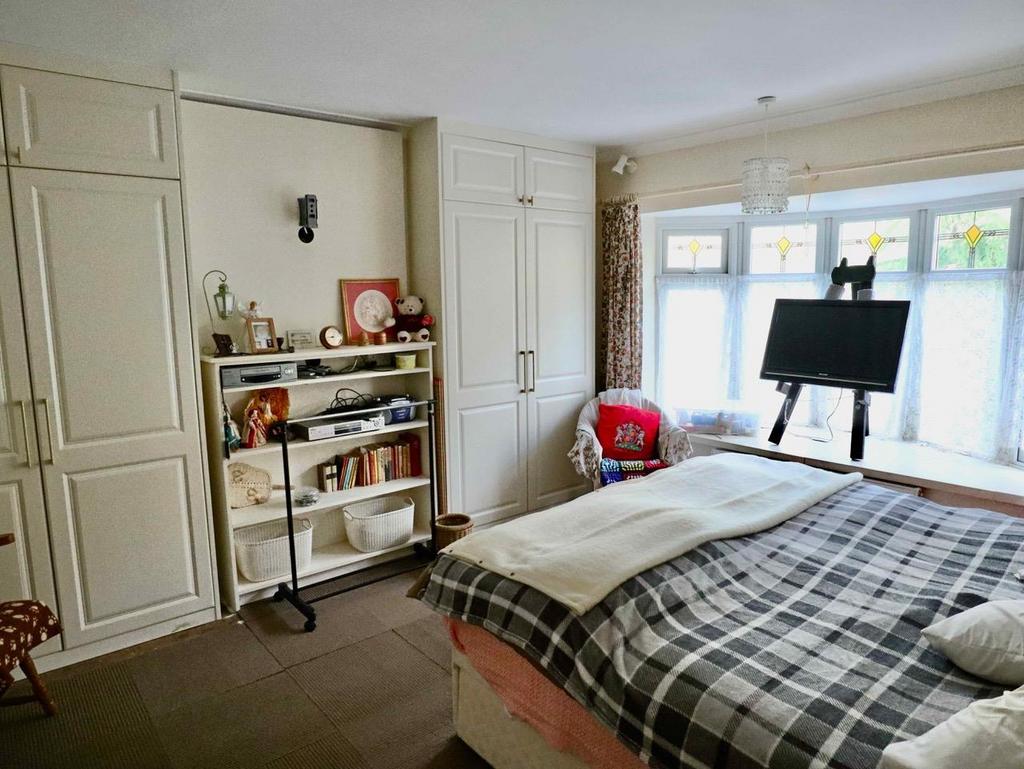 Bed1a.jpg