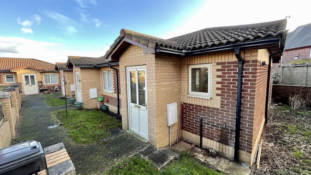 Royal Court, Hoyland, Barnsley, S74 1 bed bungalow £468 pcm (£108 pw)