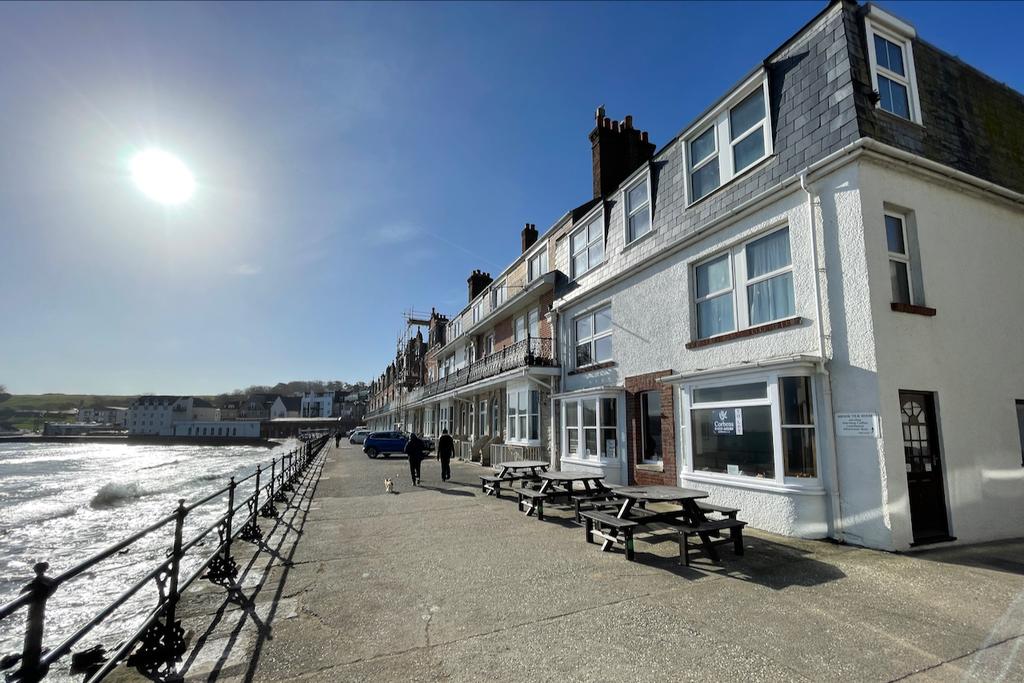 THE PARADE, SWANAGE Property £3,000 pcm (£692 pw)