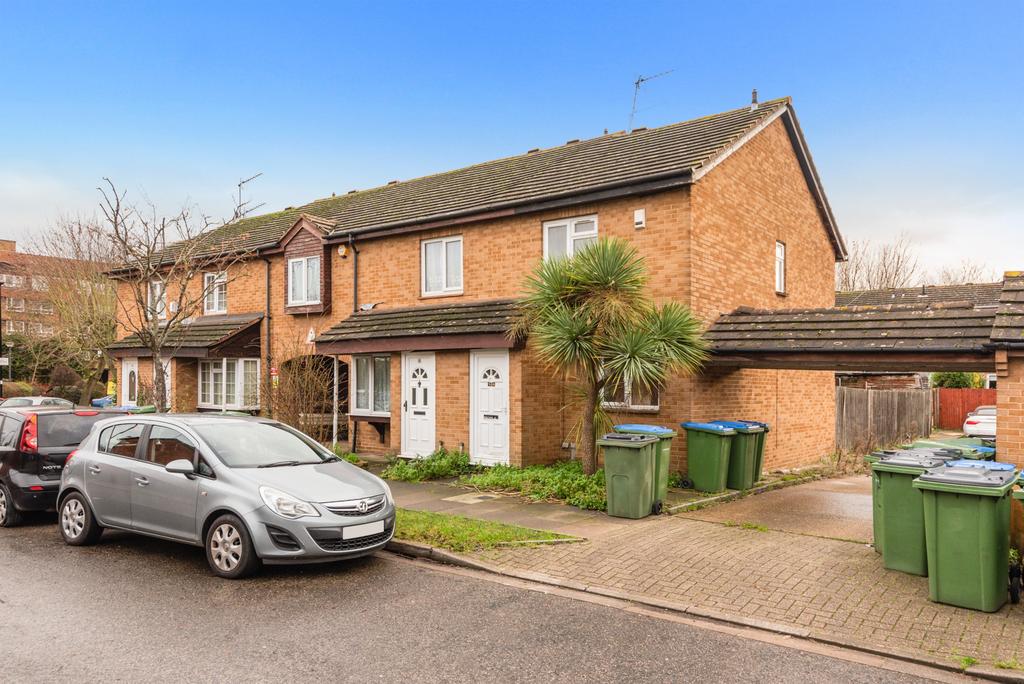 Garrick Drive, London, SE28 2 bed townhouse £1,650 pcm (£381 pw)