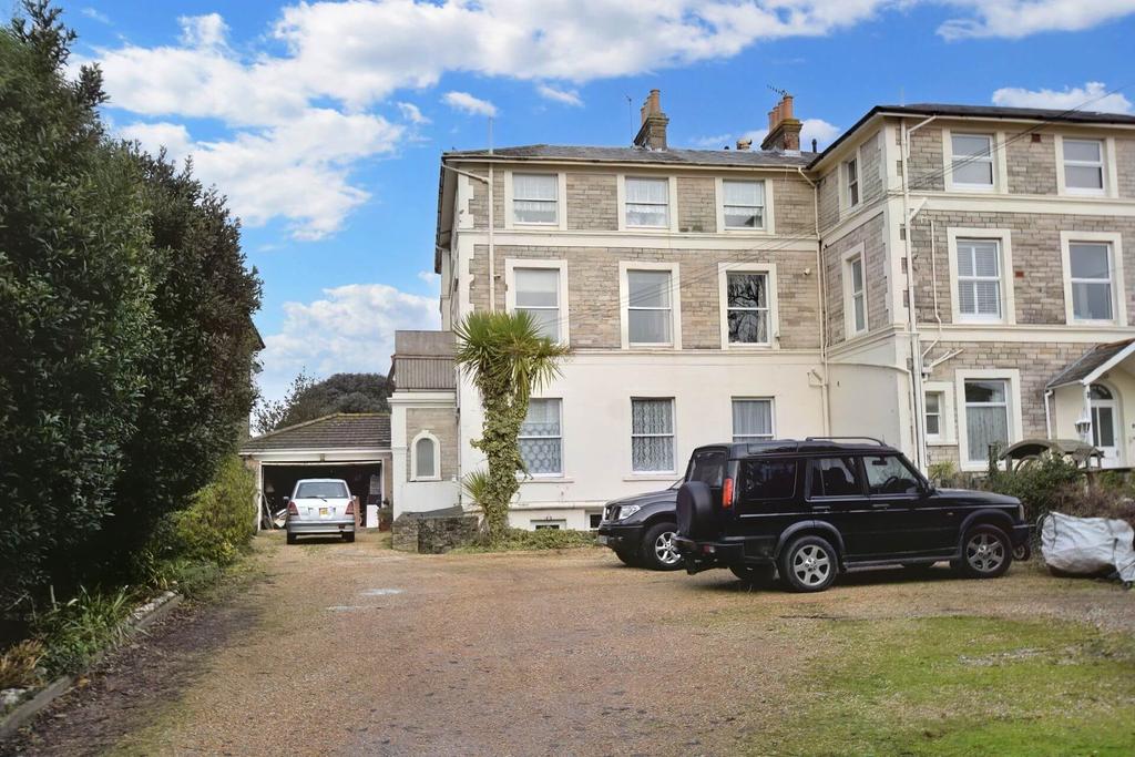 The Strand, Ryde PO33 2 bed ground floor flat £850 pcm (£196 pw)