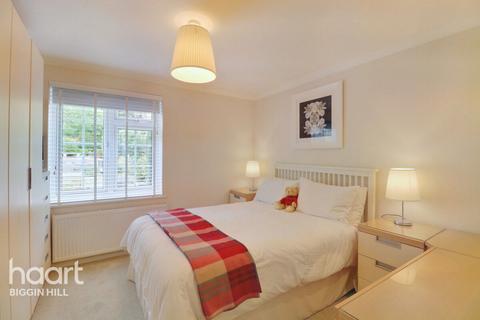 14 Alexandra Road, Biggin Hill, Westerham, TN16 3NZ