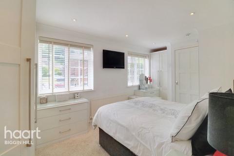 14 Alexandra Road, Biggin Hill, Westerham, TN16 3NZ