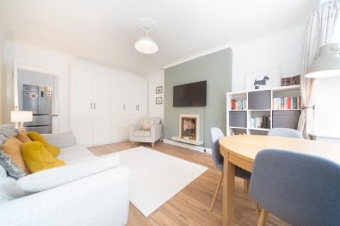 71 Randolph Drive, Clarkston, Glasgow, G76 8AN