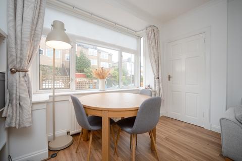 71 Randolph Drive, Clarkston, Glasgow, G76 8AN
